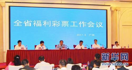 巨胸流奶水视频在线播放